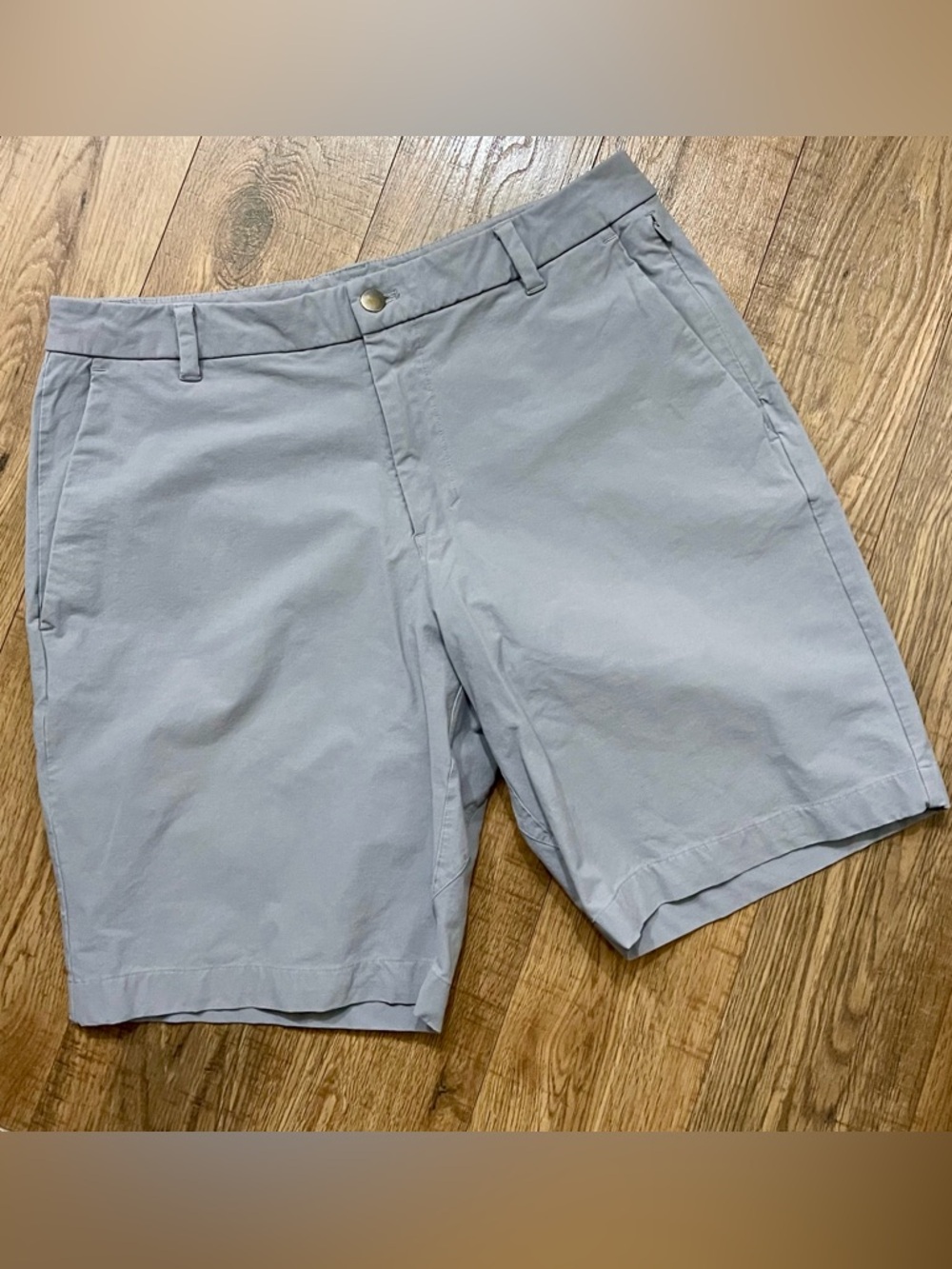 Men's Lululemon Light Gray Casual Chino Shorts Sz 33